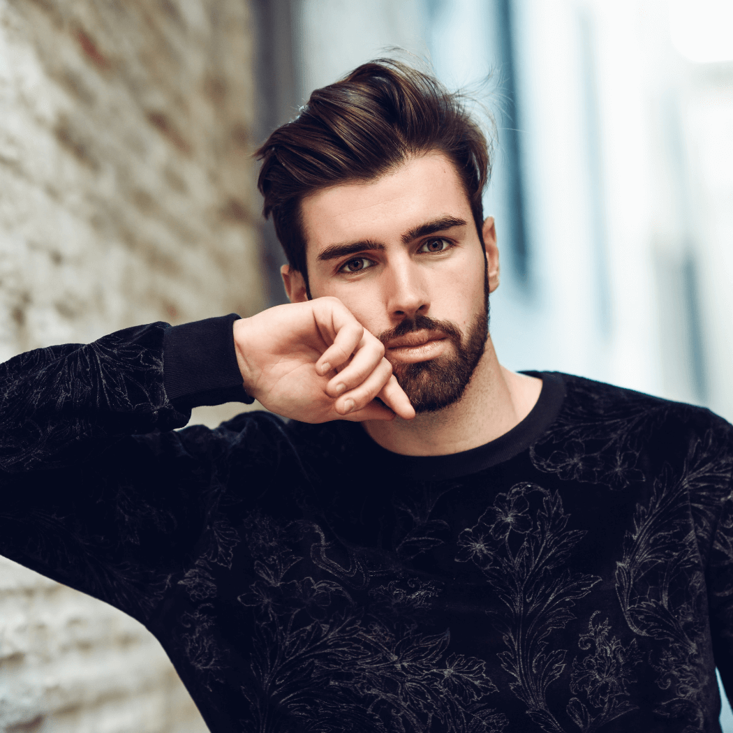 Fryzury męskie 2021 – najmodniejsze uczesania dla mężczyzn na nowy sezon